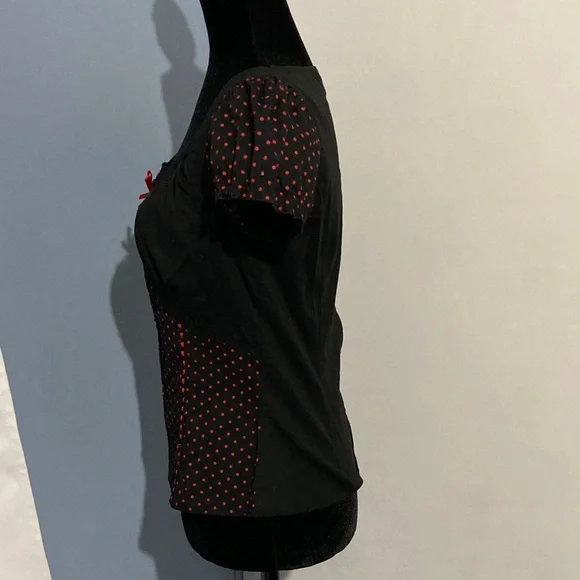 Elegant Black and Red Women's Blouse - Picture 5 of 10
